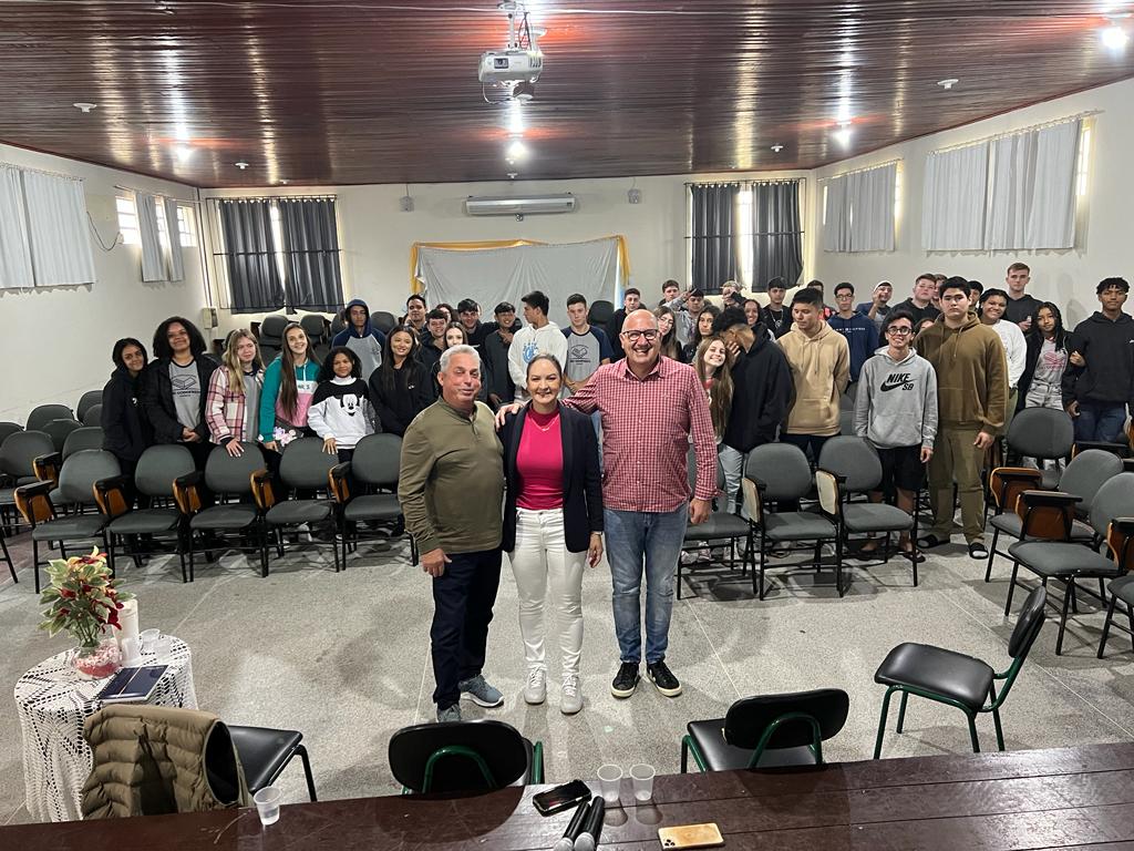 Acig leva informações sobre empreendedorismo para escola estadual